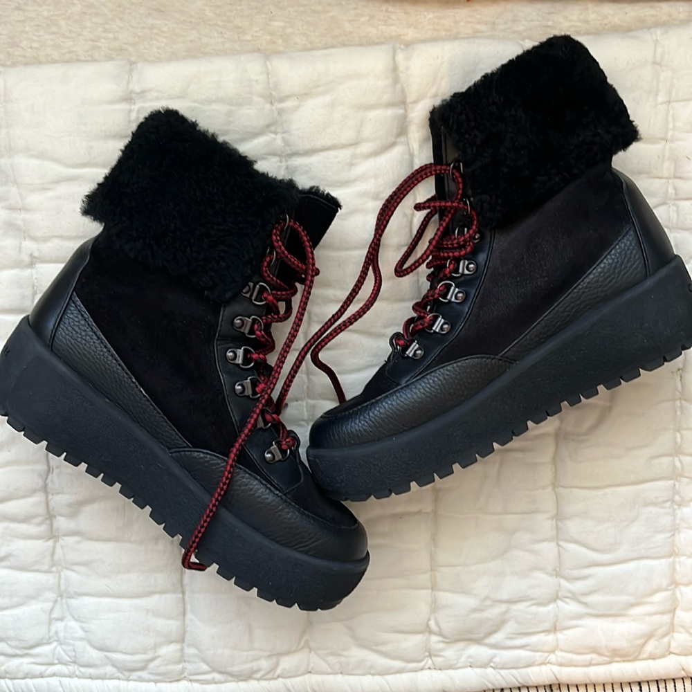 Coach G2857 Tyler Fold over Shearling winter boot 
US size 6 euro size 36.5
